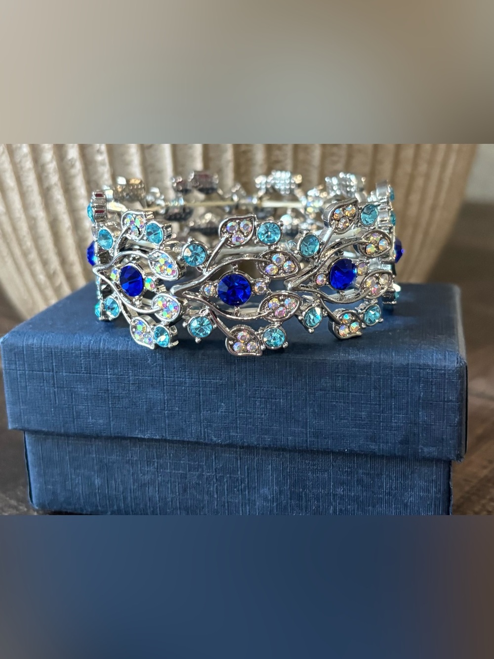 the Danbury Mint “Summer Breeze” Stretch Bracelet - Picture 4 of 7